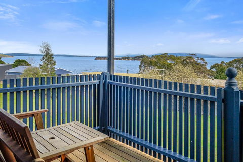 Omaroo Cottage Bruny Island - E Caravan Parks 2