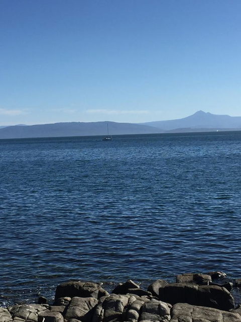 Omaroo Cottage Bruny Island - E Caravan Parks 17