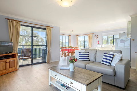Omaroo Cottage Bruny Island - E Caravan Parks 0