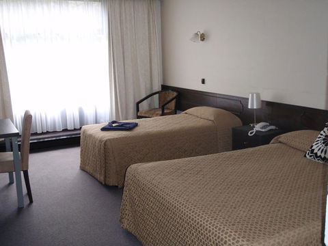 West Coaster Motel - E Caravan Parks 37