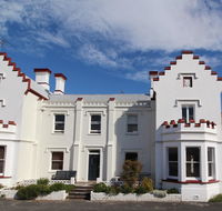 Trinity Hill Apartments - E Caravan Parks