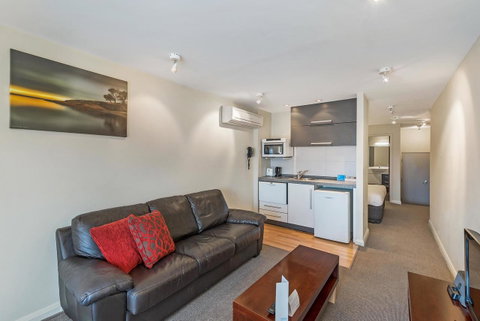 Mantra One Sandy Bay Road - E Caravan Parks 30