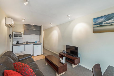 Mantra One Sandy Bay Road - E Caravan Parks 29