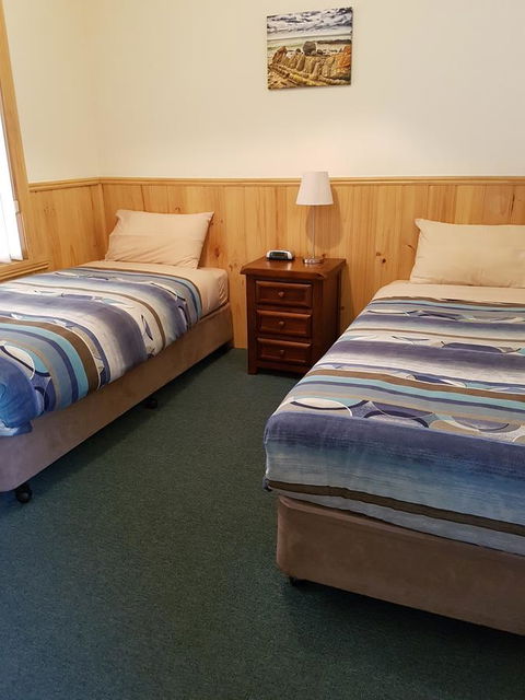 Driftwood Strahan Villas - E Caravan Parks 11