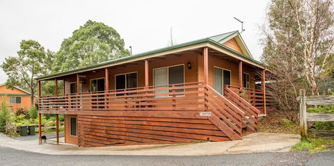 Driftwood Strahan Villas - E Caravan Parks 4