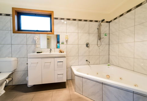 Driftwood Strahan Villas - E Caravan Parks 0