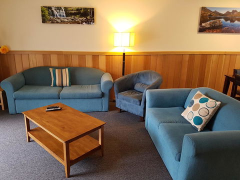 Driftwood Strahan Villas - E Caravan Parks 10