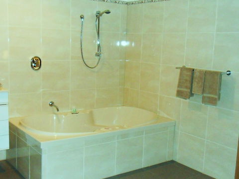 Driftwood Strahan Villas - E Caravan Parks 18