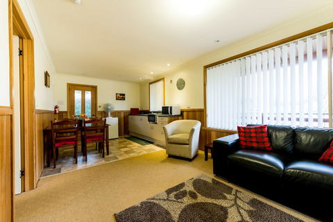Driftwood Strahan Villas - E Caravan Parks 7