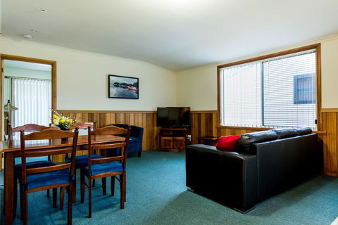 Driftwood Strahan Villas - E Caravan Parks 6
