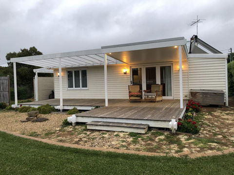 Richmond Bridge Accommodation â€œTwo The Bridgeâ€ - E Caravan Parks 1