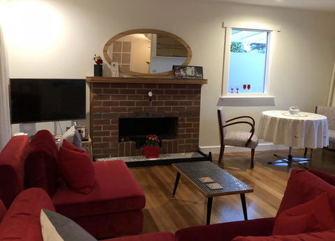 Richmond Bridge Accommodation â€œTwo The Bridgeâ€ - E Caravan Parks 5