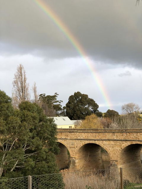 Richmond Bridge Accommodation â€œTwo The Bridgeâ€ - E Caravan Parks 0