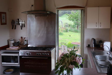 Cherry Top Farmstay - Boutique Eco Village - E Caravan Parks 18
