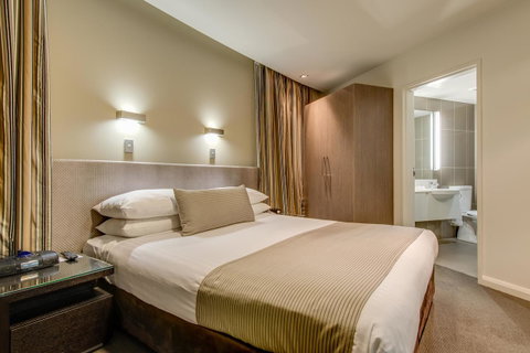 Mantra Collins Hotel - E Caravan Parks 31