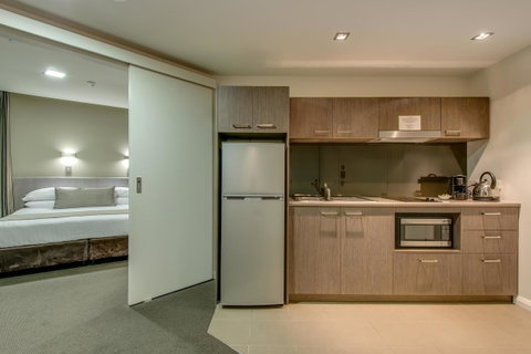 Mantra Collins Hotel - E Caravan Parks 24