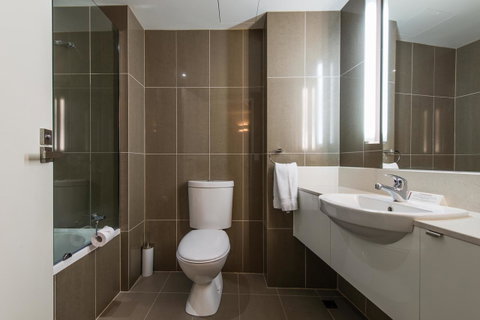 Mantra Collins Hotel - E Caravan Parks 40