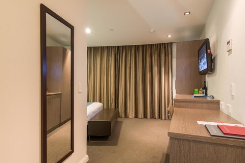 Mantra Collins Hotel - E Caravan Parks 38