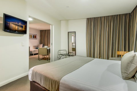 Mantra Collins Hotel - E Caravan Parks 22