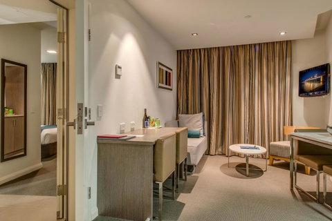 Mantra Collins Hotel - E Caravan Parks 25