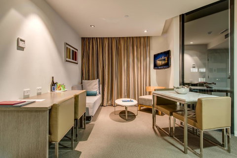 Mantra Collins Hotel - E Caravan Parks 23