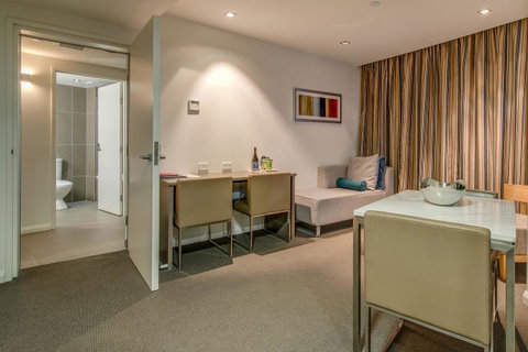 Mantra Collins Hotel - E Caravan Parks 21