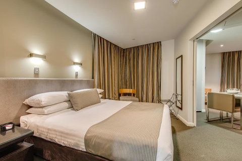 Mantra Collins Hotel - E Caravan Parks 15