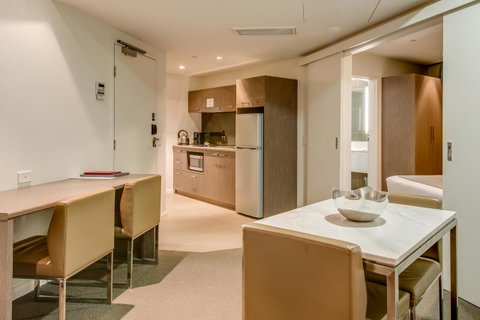 Mantra Collins Hotel - E Caravan Parks 18