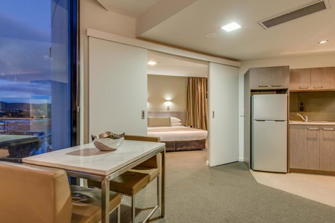 Mantra Collins Hotel - E Caravan Parks 28