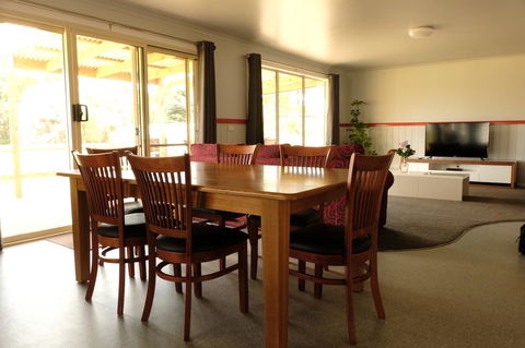 The Crays Accommodation - E Caravan Parks 13