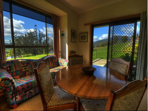 Plovers Ridge Country Retreat - E Caravan Parks 5