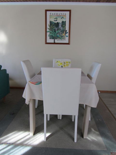 Elm Trees Accommodation @ Ross - E Caravan Parks 14