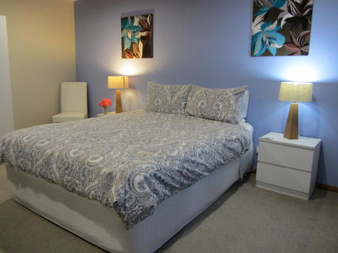 Elm Trees Accommodation @ Ross - E Caravan Parks 0