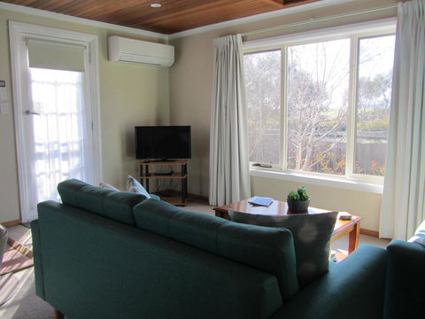 Elm Trees Accommodation @ Ross - E Caravan Parks 15