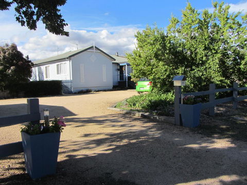 Elm Trees Accommodation @ Ross - E Caravan Parks 1