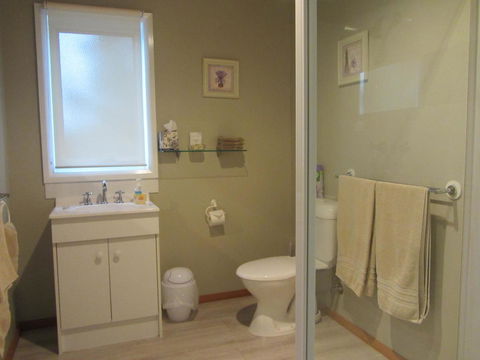 Elm Trees Accommodation @ Ross - E Caravan Parks 10