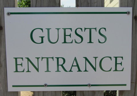 Elm Trees Accommodation @ Ross - E Caravan Parks 8