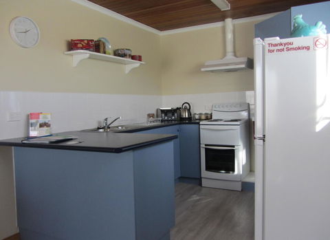 Elm Trees Accommodation @ Ross - E Caravan Parks 17