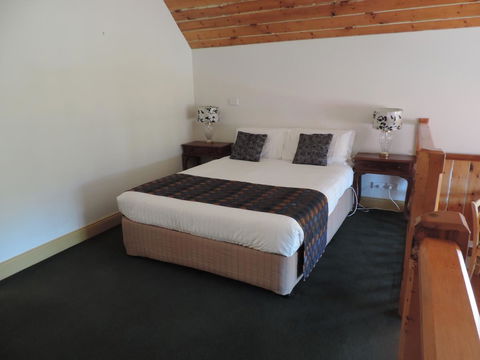 Bushman's Cafe - E Caravan Parks 13