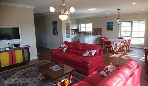 Mountain Blue Guest House - E Caravan Parks 6