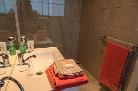 Mountain Blue Guest House - E Caravan Parks 14