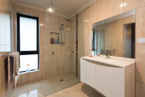 Euphoria House - E Caravan Parks 5