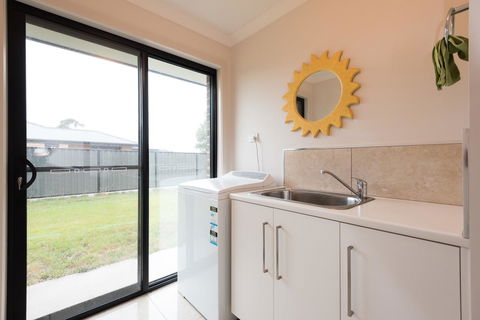 Euphoria House - E Caravan Parks 6