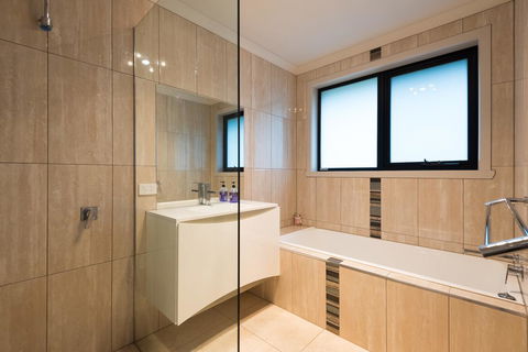 Euphoria House - E Caravan Parks 7