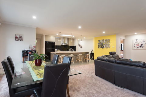 Euphoria House - E Caravan Parks 10