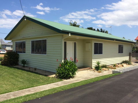 Pinestumps Holiday Home - E Caravan Parks 10