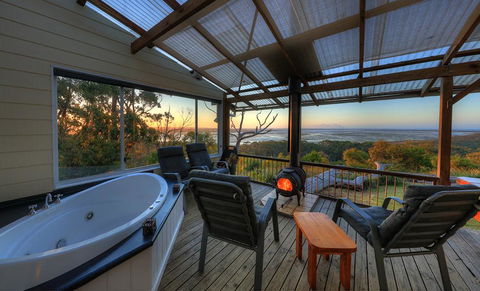 Island View Spa Cottage - E Caravan Parks 1