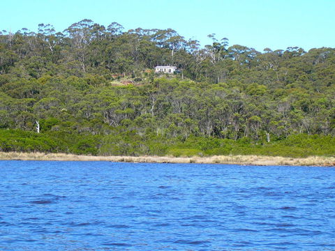 Island View Spa Cottage - E Caravan Parks 4