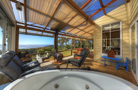 Island View Spa Cottage - E Caravan Parks 8
