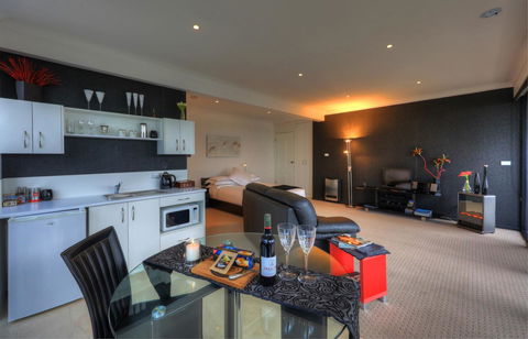 Sheer Pleasure Accommodation - E Caravan Parks 0